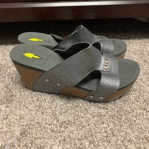 Volatile sandals